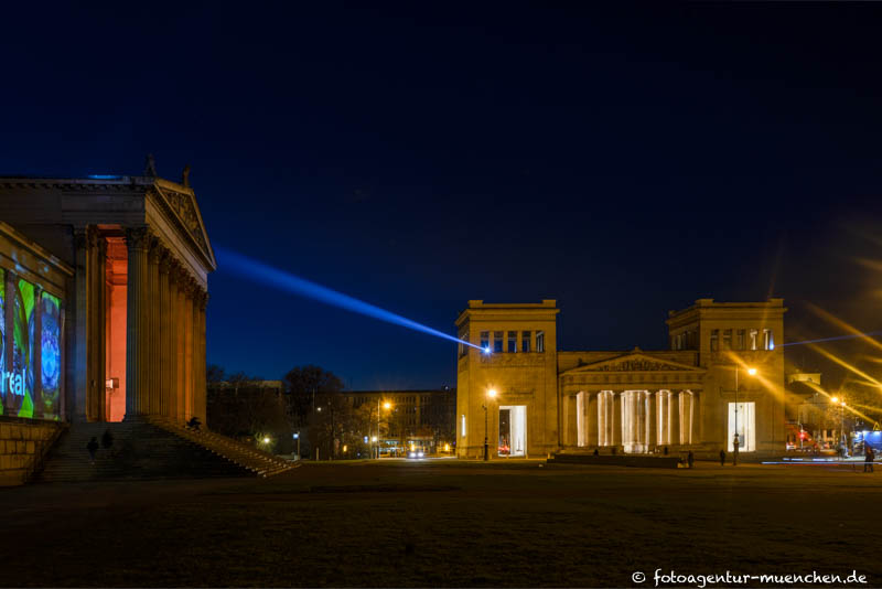 Lichtaktion im Kunstareal – Denkmal/Kunstwerk in München