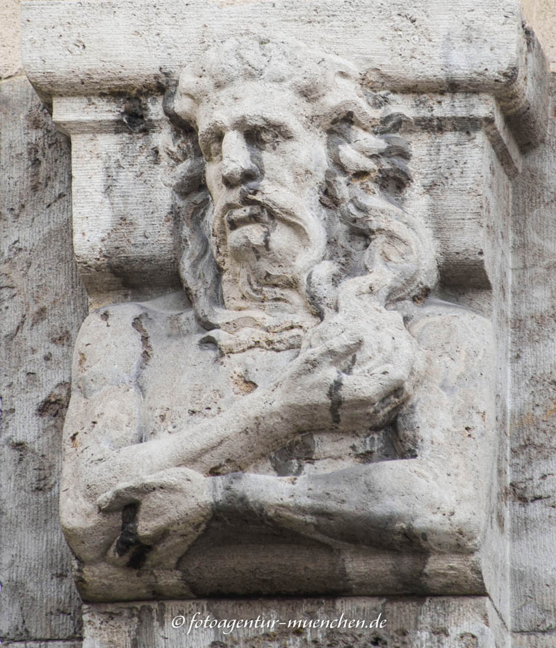 Feuer (Vier Elemente - LMU)  – Denkmal/Kunstwerk in München