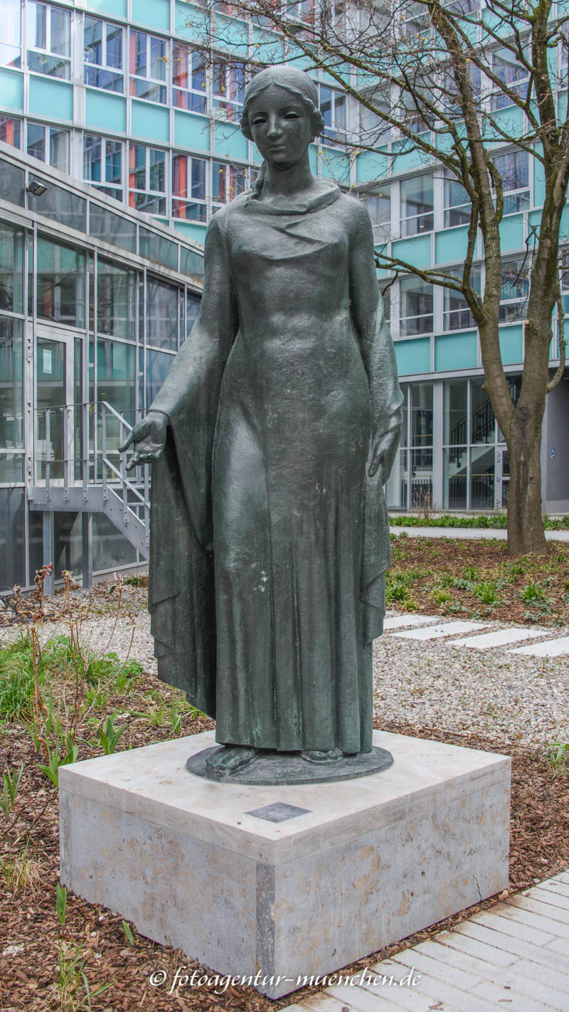 Das Mädchen – Denkmal/Kunstwerk in München