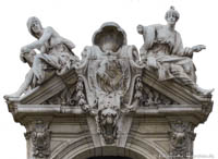Justizpalast - mit Buch IUS – Foto aus München