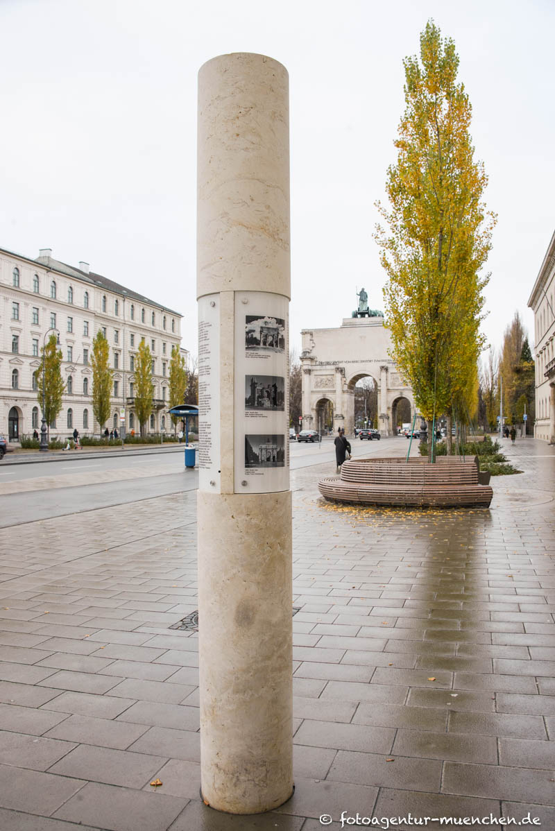 Infosäule - Siegestor