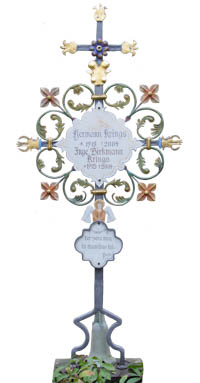 Grabkreuz - Friedhof Nymphenburg – Foto aus München