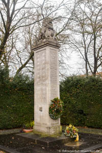 Kriegerdenkmal Allach – Foto aus München