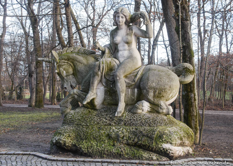 Jungfrau auf Einhorn (Schönheit) – Denkmal/Kunstwerk in München
