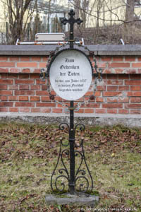 Gedenkkreuz Riemer Friedhof – Foto aus München