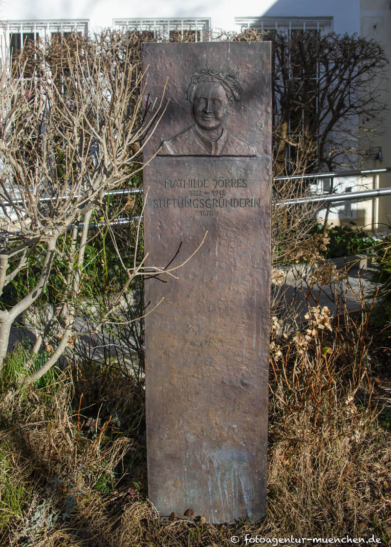 Relief - Mathilde Jörres – Denkmal/Kunstwerk in München