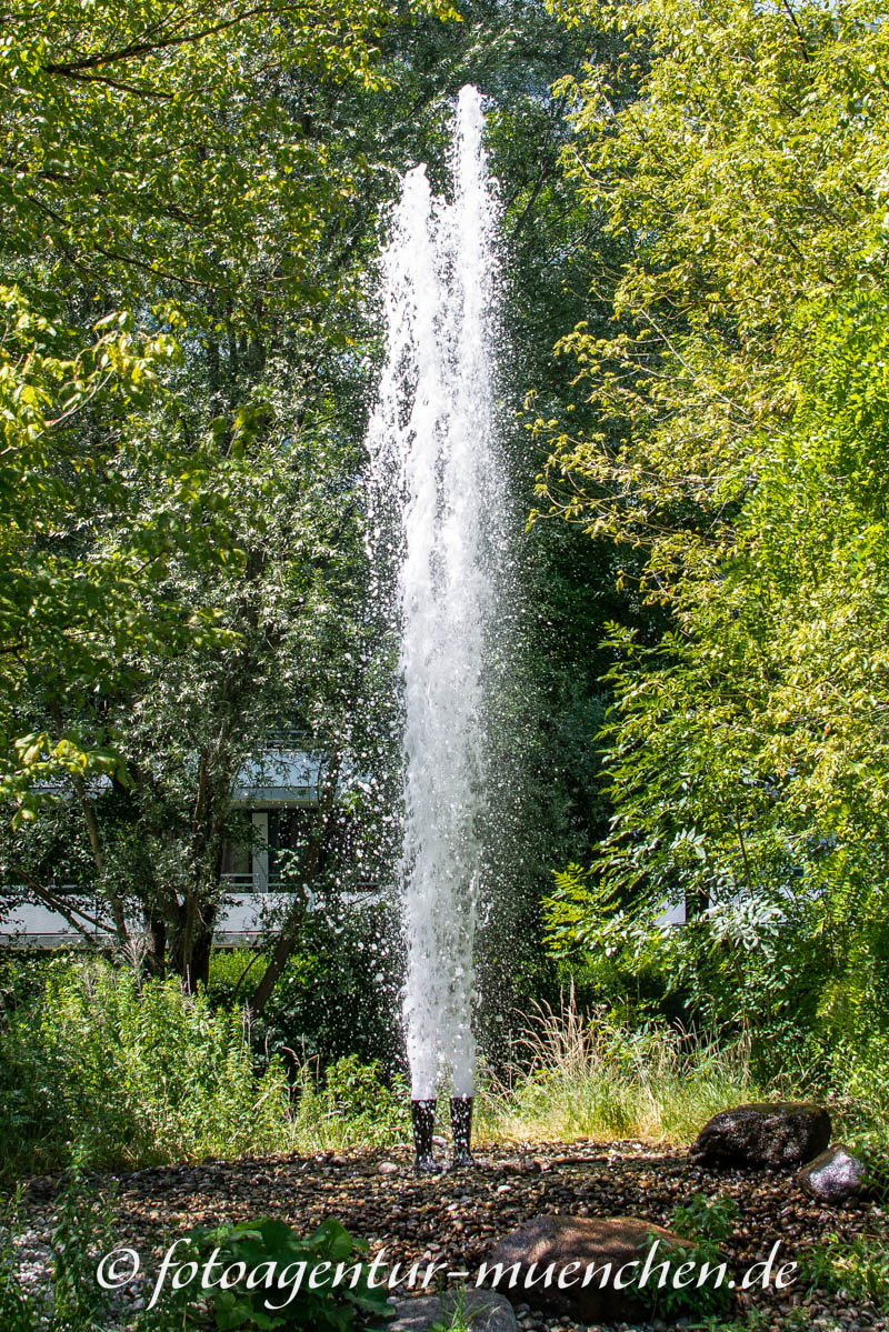 Zwei Paar Stiefel – Denkmal/Kunstwerk in München