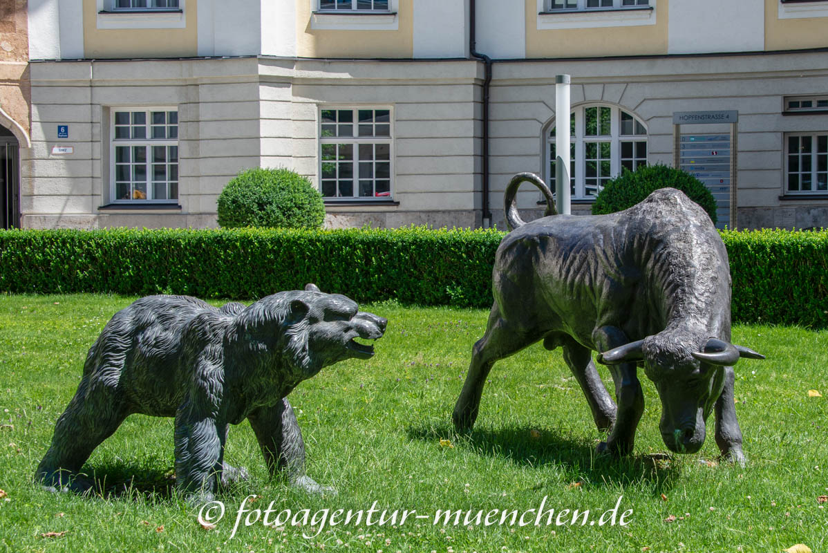 Bulle und Bär  – Denkmal/Kunstwerk in München