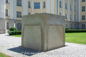  - Würfelbrunnen
