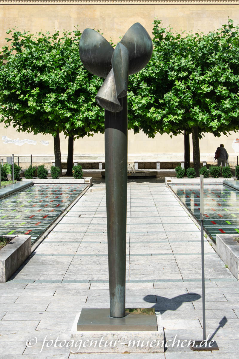 Flora III – Denkmal/Kunstwerk in München