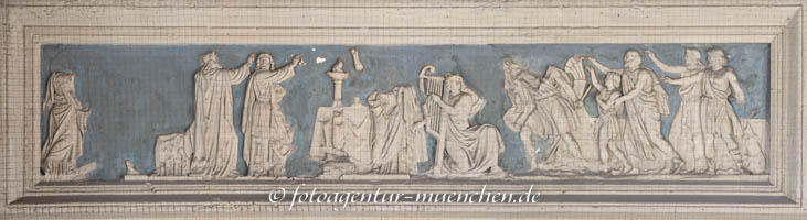 Relief - Propylaen – Foto aus München