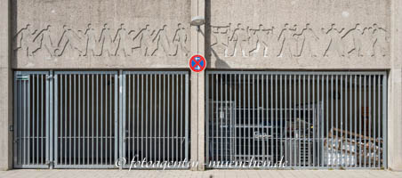 Reliefs am Stadion des TSV 1860 München – Foto aus München