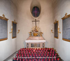 Kriegerdenkmal - Sankt Theresia – Foto aus München