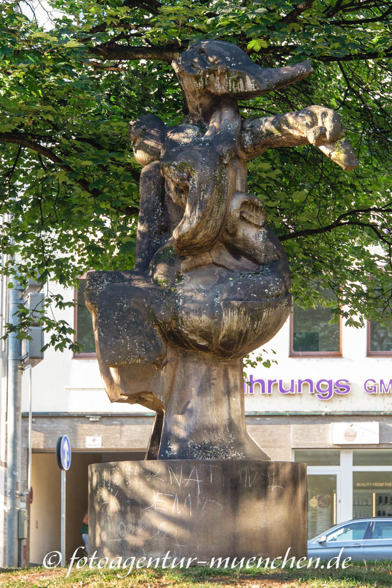 Die öffentliche Rose – Denkmal/Kunstwerk in München