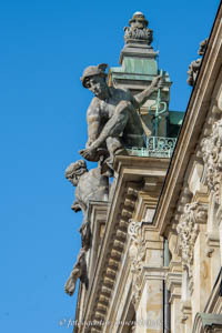 Giebelfiguren – Foto aus München