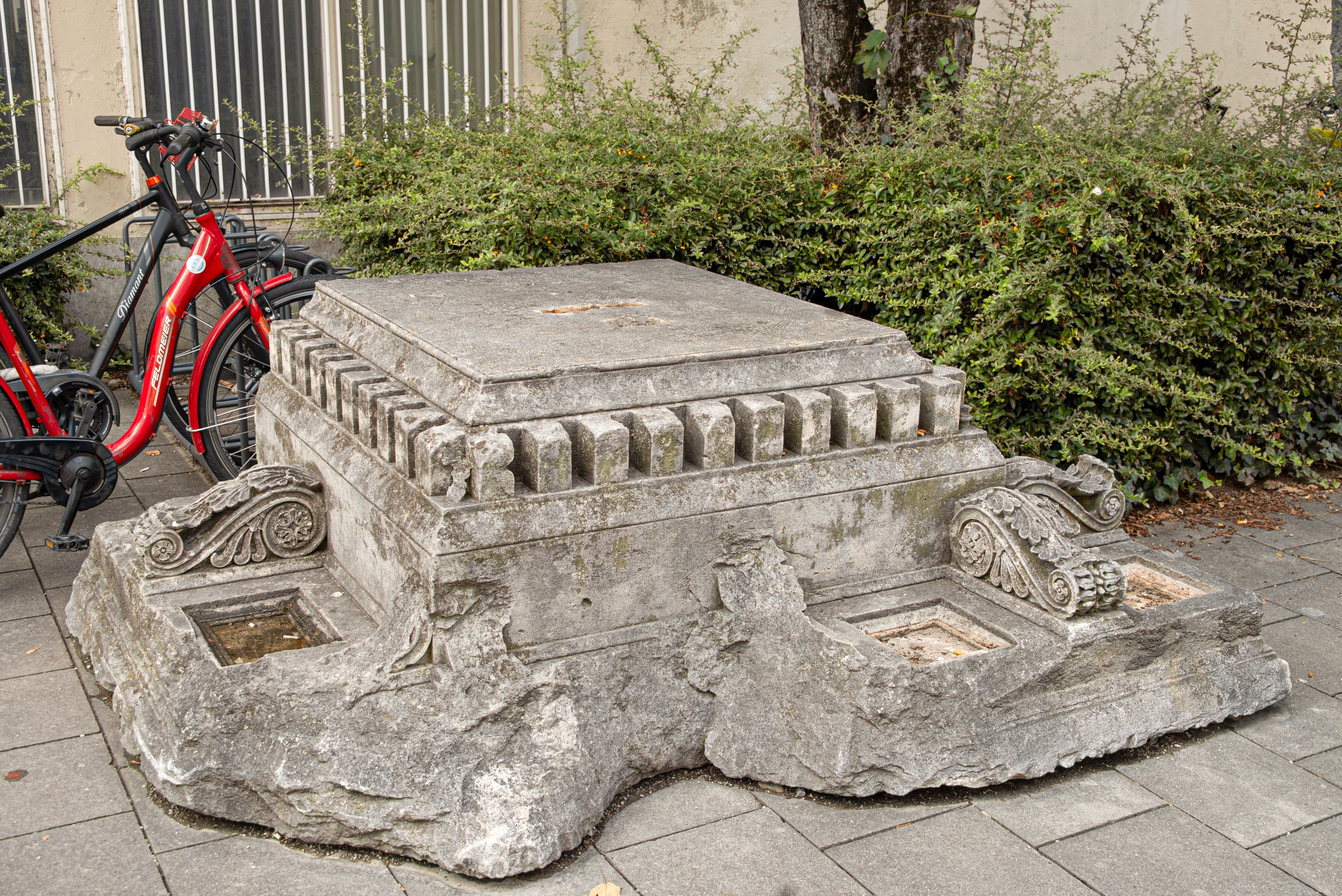 Fragmente vom Siegestor in München