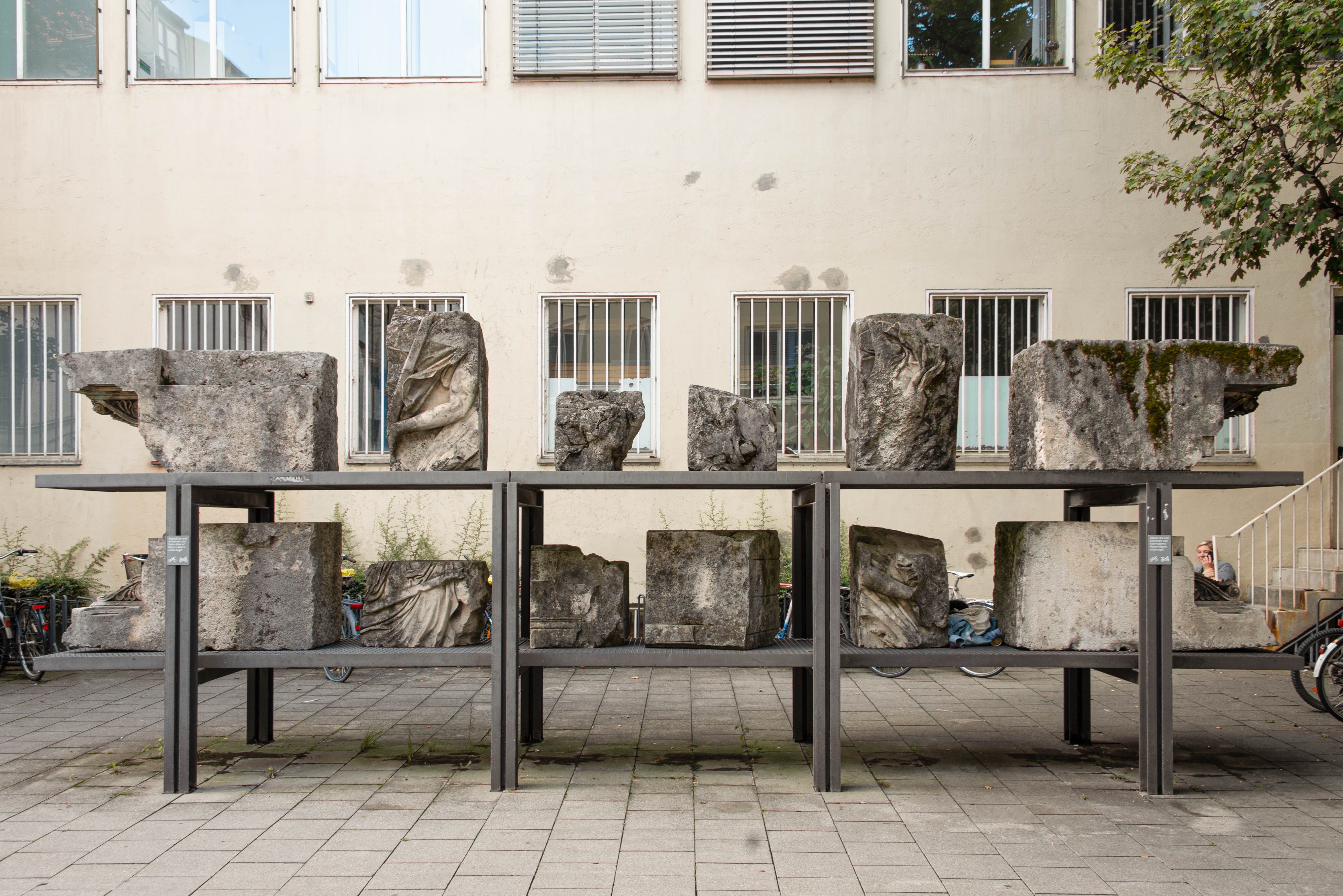 Fragmente vom Siegestor in München
