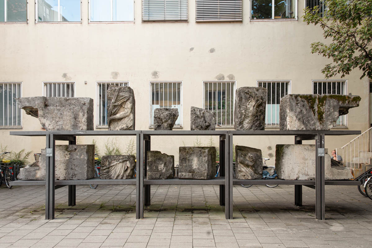 Fragmente vom Siegestor in München