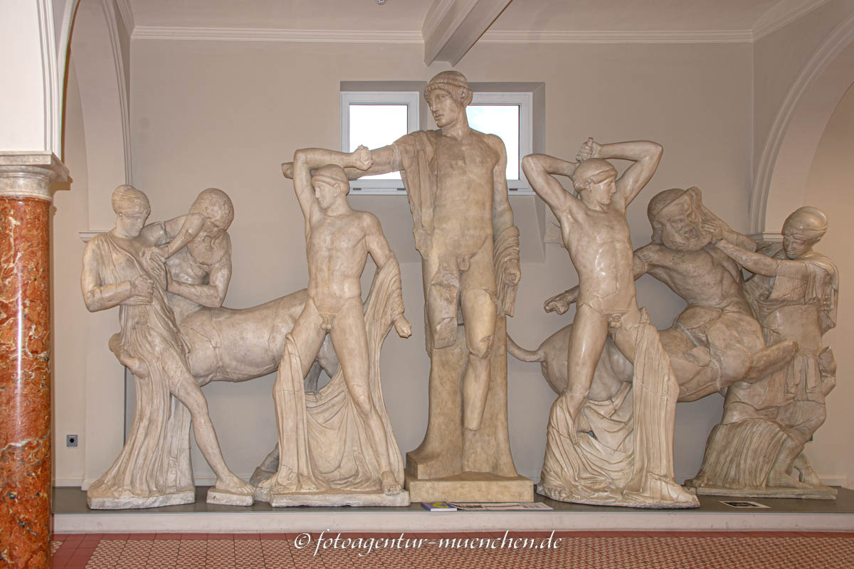 Westgiebel- Zeustempel (Olympia) – Denkmal/Kunstwerk in München