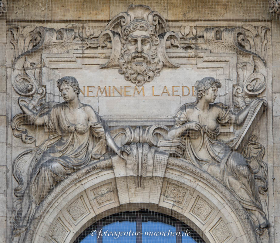 NEMINEM LAEDE – Denkmal/Kunstwerk in München