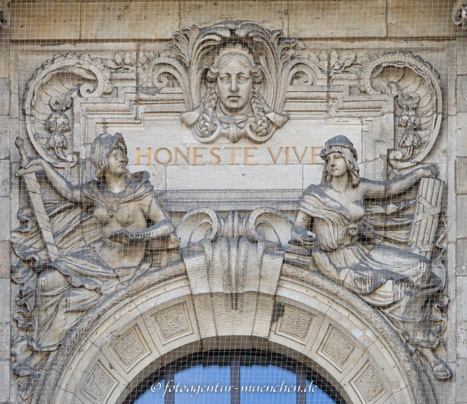 Justizpalast - HONESTE VIVE