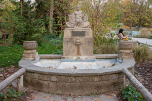 Gedenkbrunnen – Foto aus München