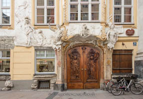 Gerhard Willhalm – Asamhaus mit orginalen Portaltüren