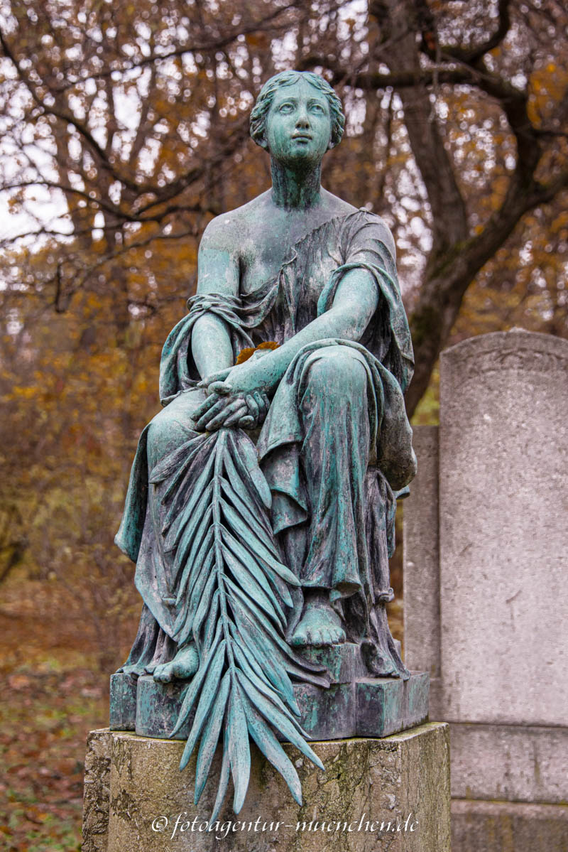 Trauernde – Denkmal/Kunstwerk in München