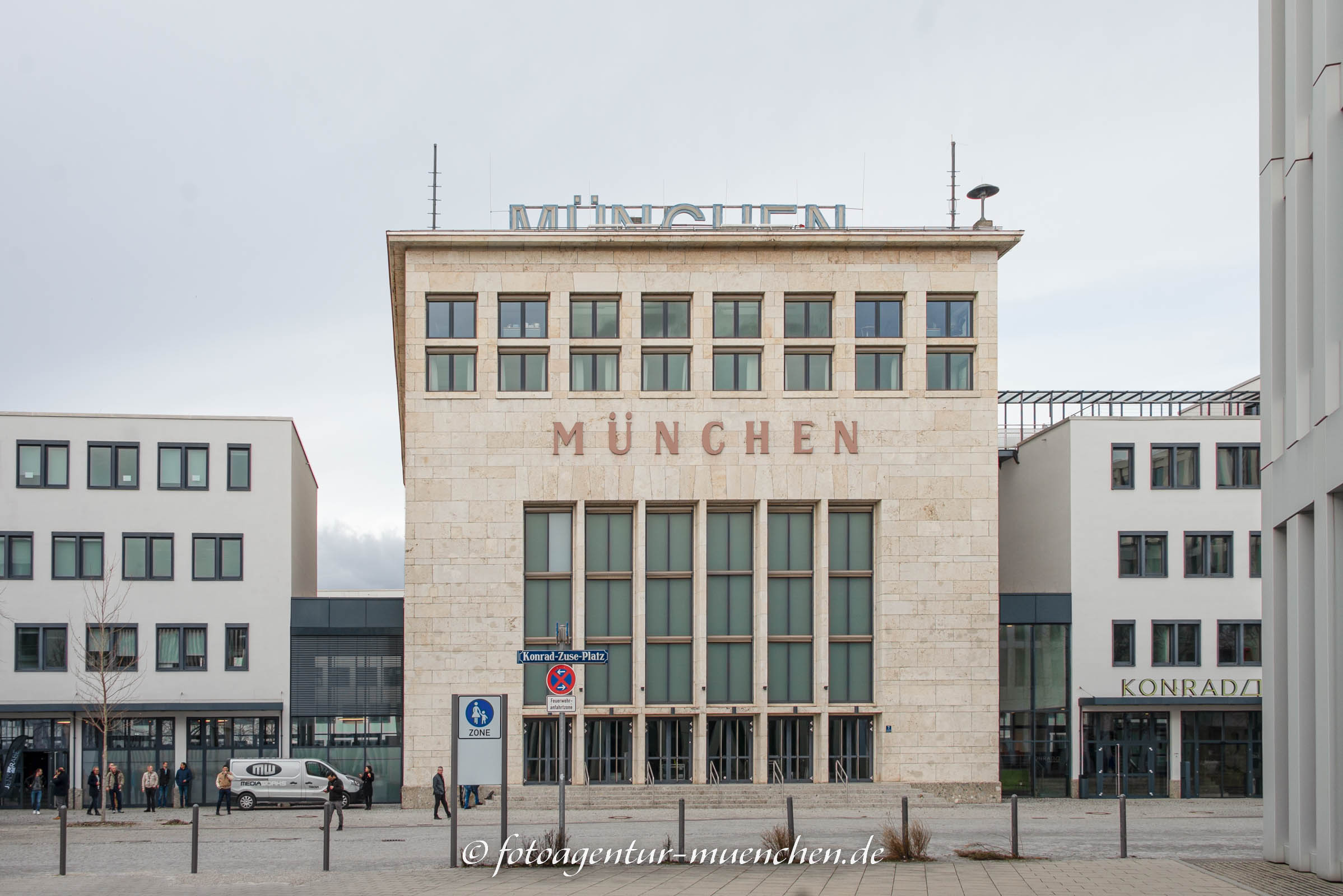 ehemalige Empfangshalle Flughafen (Wappenhalle)