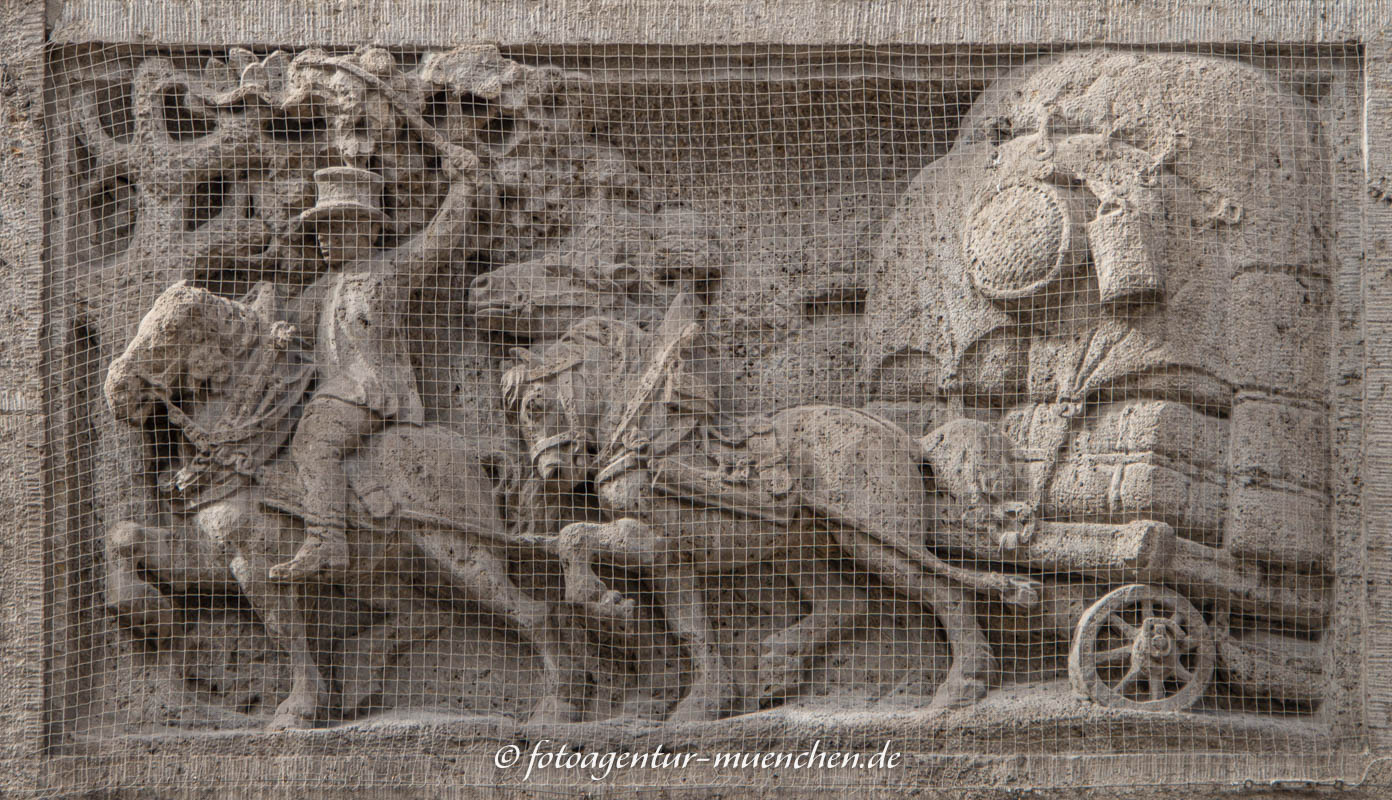 Relief Fuhrwerk – Denkmal/Kunstwerk in München