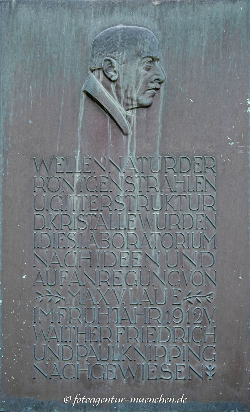 Gedenktafel - Röntgenstrahlen – Denkmal/Kunstwerk in München