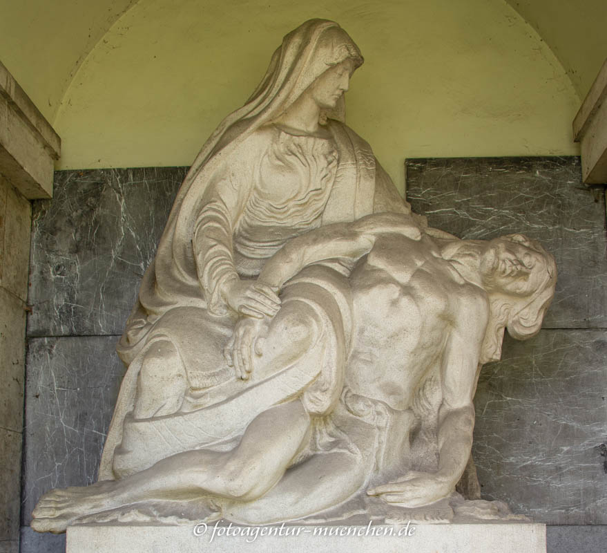 Pieta - Bruno Diamant – Denkmal/Kunstwerk in München
