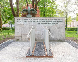 Denkmal für die Gefallenen der Bayerischen Eisenbahntruppe – Foto aus München