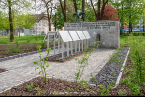 Denkmal für die Gefallenen der Bayerischen Eisenbahntruppe – Foto aus München
