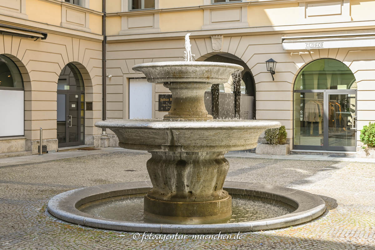 Schalenbrunnen – Denkmal/Kunstwerk in München