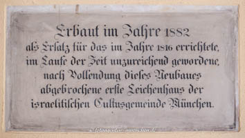 Gedenktafel - Trauerhalle – Foto aus München