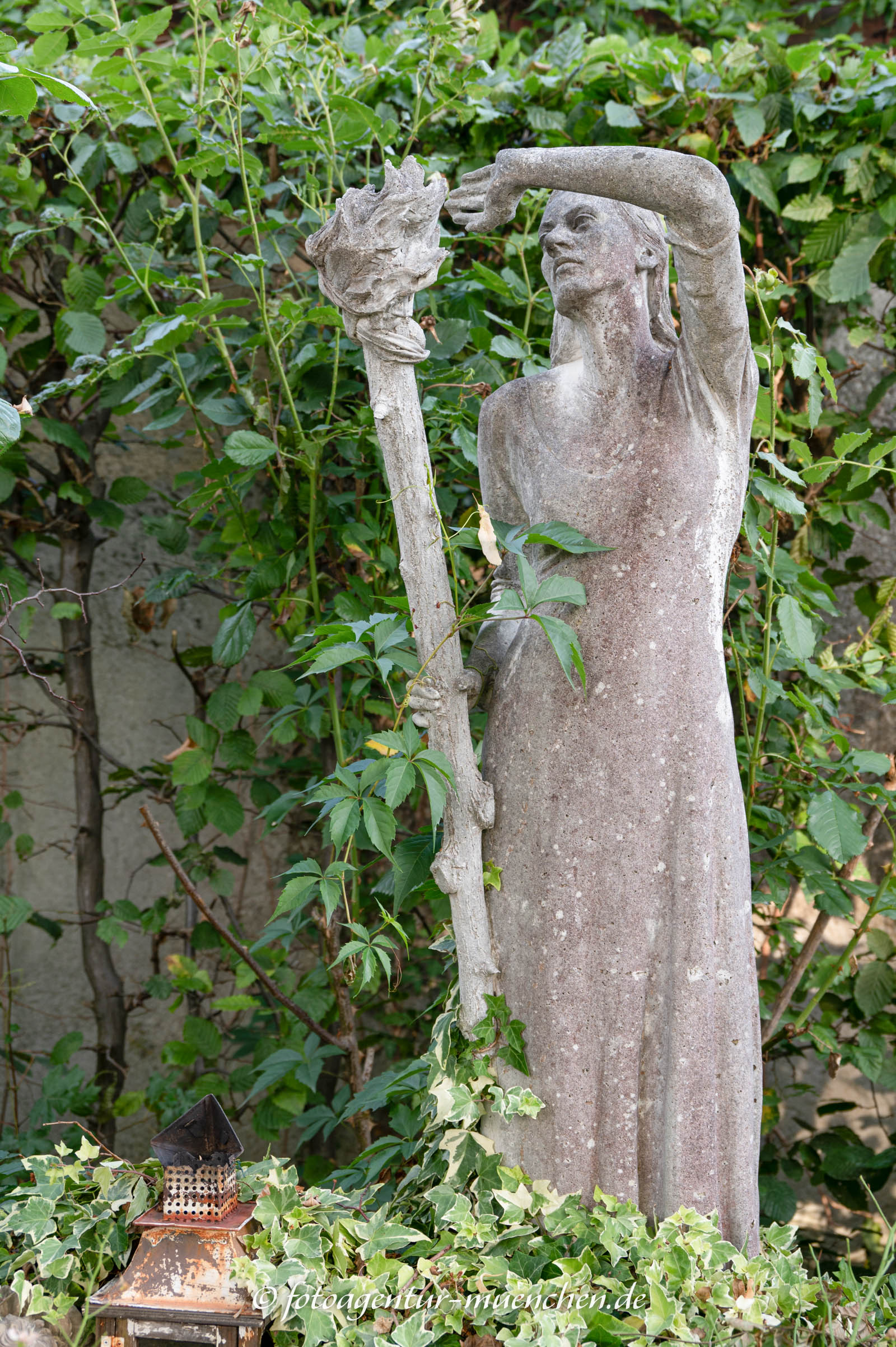 Frau mit Fackel