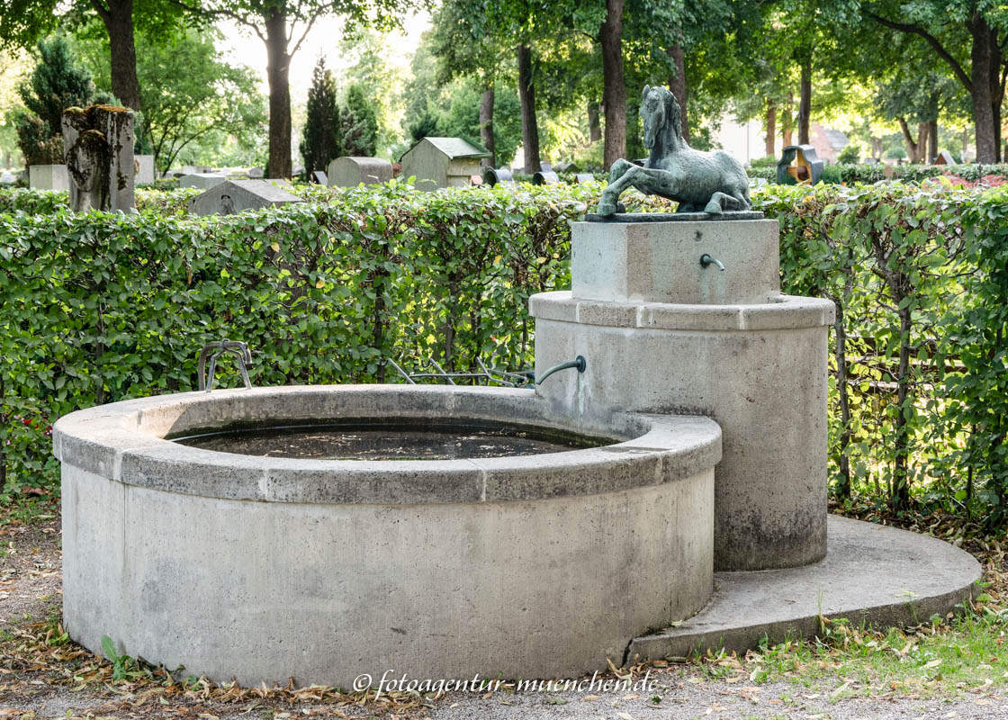 Fohlen-Brunnen – Denkmal/Kunstwerk in München