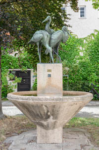 Storchen-BrunnenManz Emil – Foto aus München
