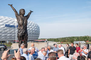 Enthüllung des Gerd Müller Denkmals – Foto aus München