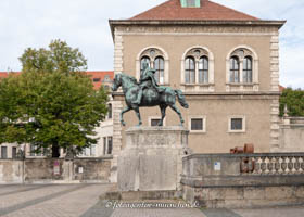 Reiterstandbild - Prinzregent Luitpold – Foto aus München