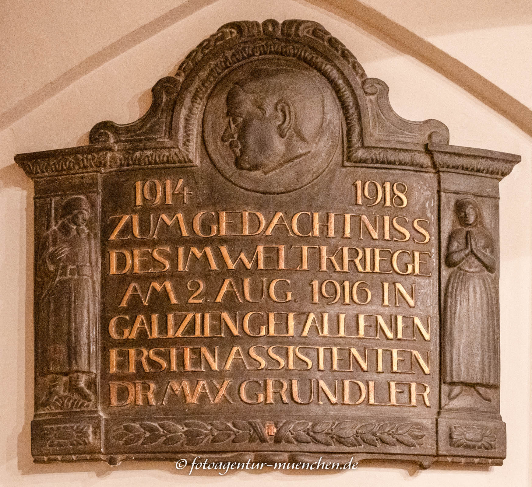 Kriegerdenkmal - Dr. Max Grundler