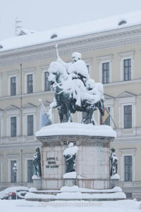 Reiterstandbild König Ludwig I. im Winter – Foto aus München