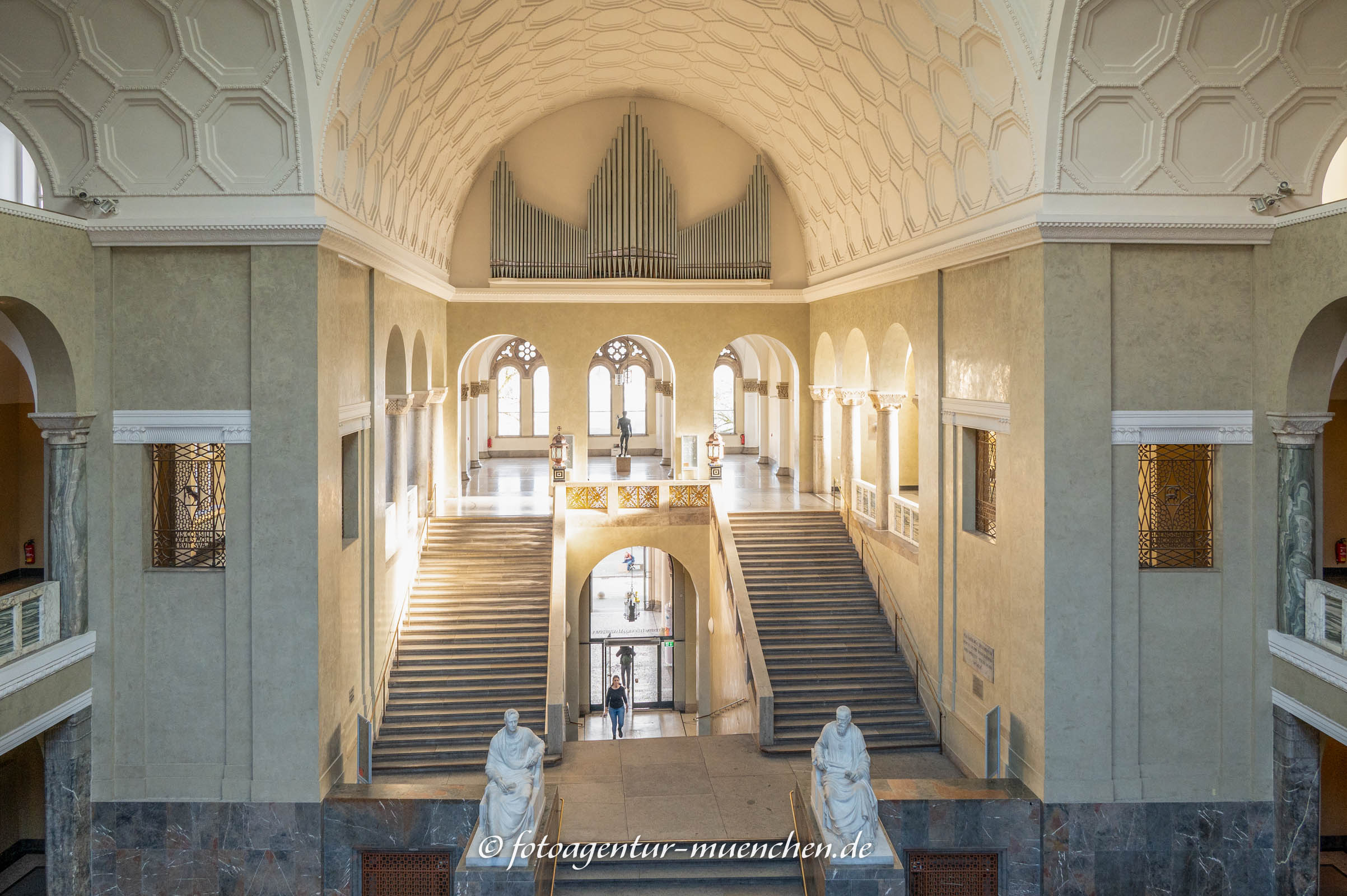 Blick auf die Ehrenhalle