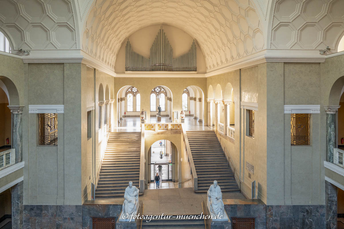 Blick auf die Ehrenhalle