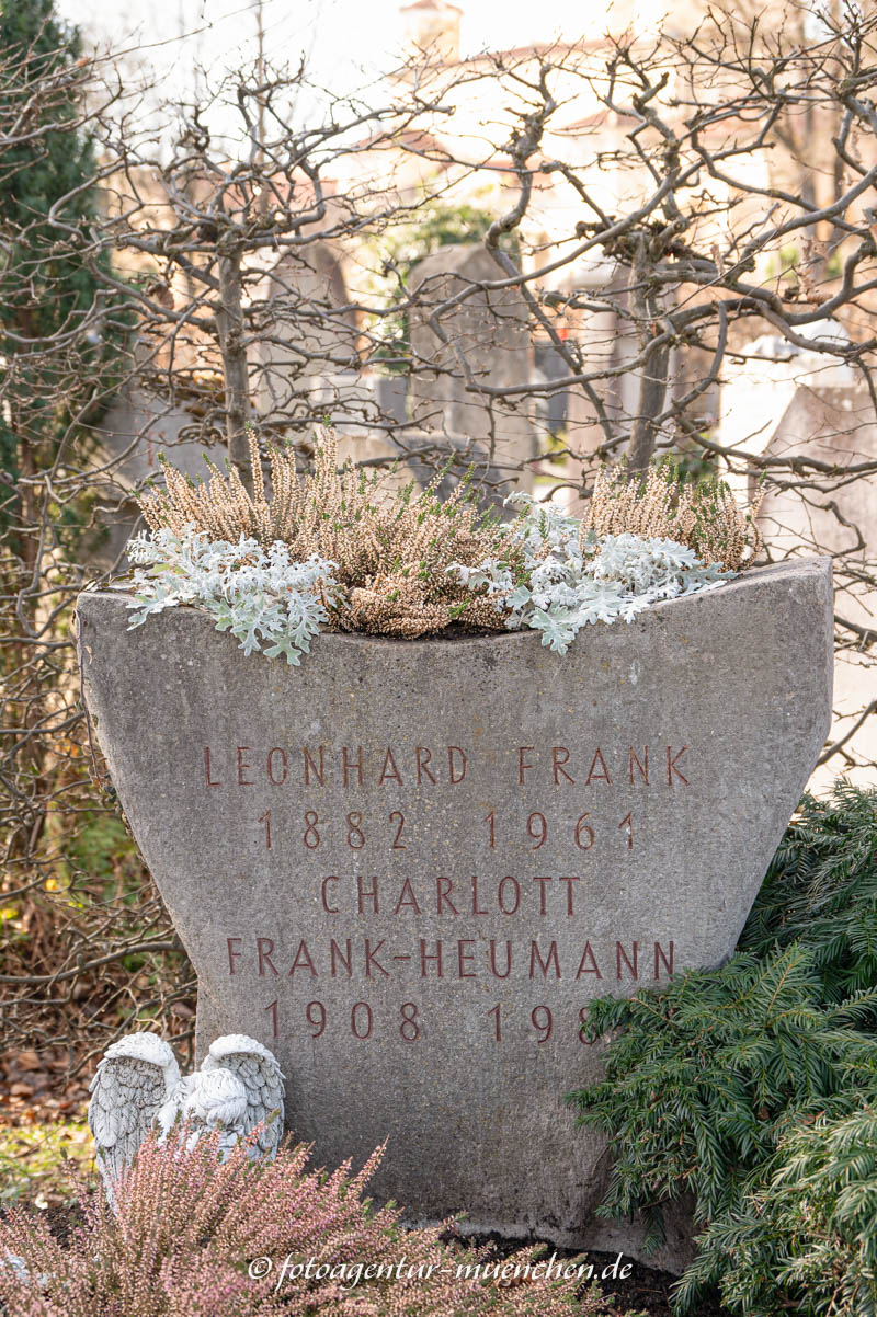 Grab - Leonhard Frank