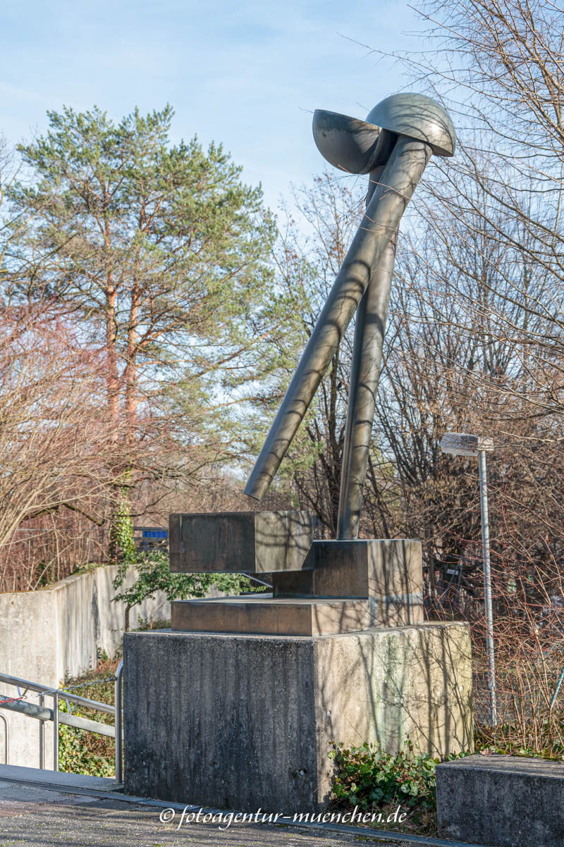 Große Zwei VI – Denkmal/Kunstwerk in München