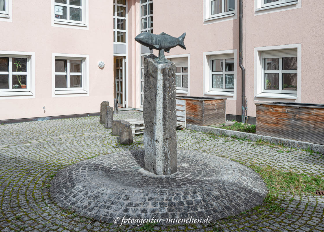 Fischbrunnen – Denkmal/Kunstwerk in München