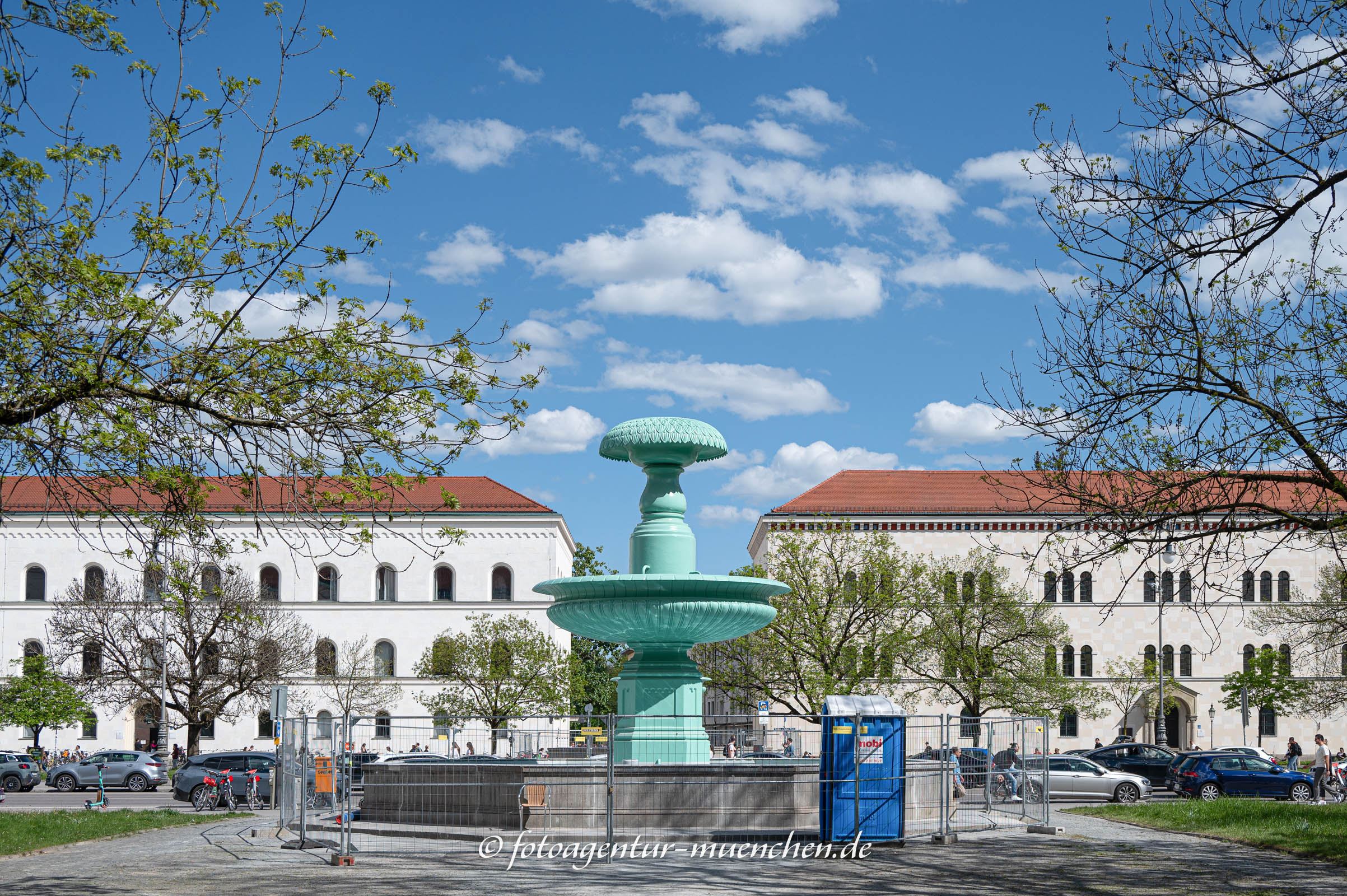Zwei Schalenbrunnen