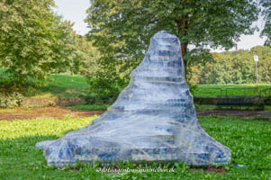 Temporäres Denkmal „Glockenspielhügel 7/8“ von Wiegele Matt, Lürken Dana in München